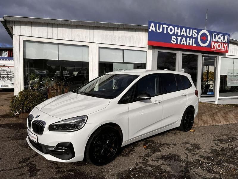 Weiß Gebraucht 2020 BMW 220 Gran Tourer Luxury Line Van / Kleinbus | 19.950 € (Fairer Preis) - Bild 1/4