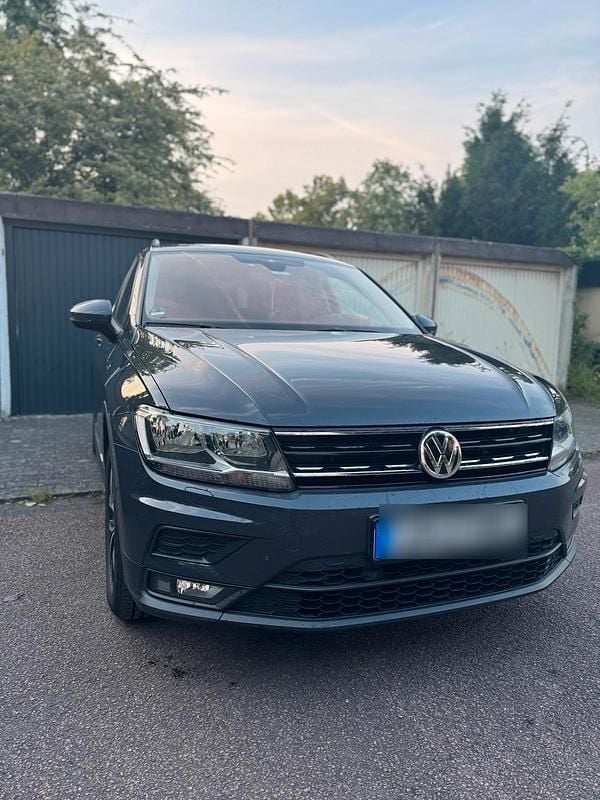 Grau Gebraucht 2019 VW Tiguan SUV | 21.000 € (Superpreis) - Bild 1/4