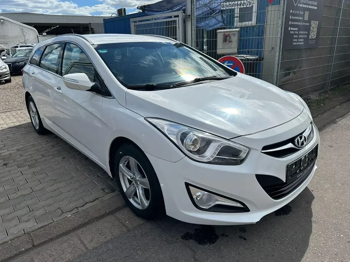 Gebraucht Hyundai i40 Edition 136 PS (100 kW) 2015 Weiß Kombi