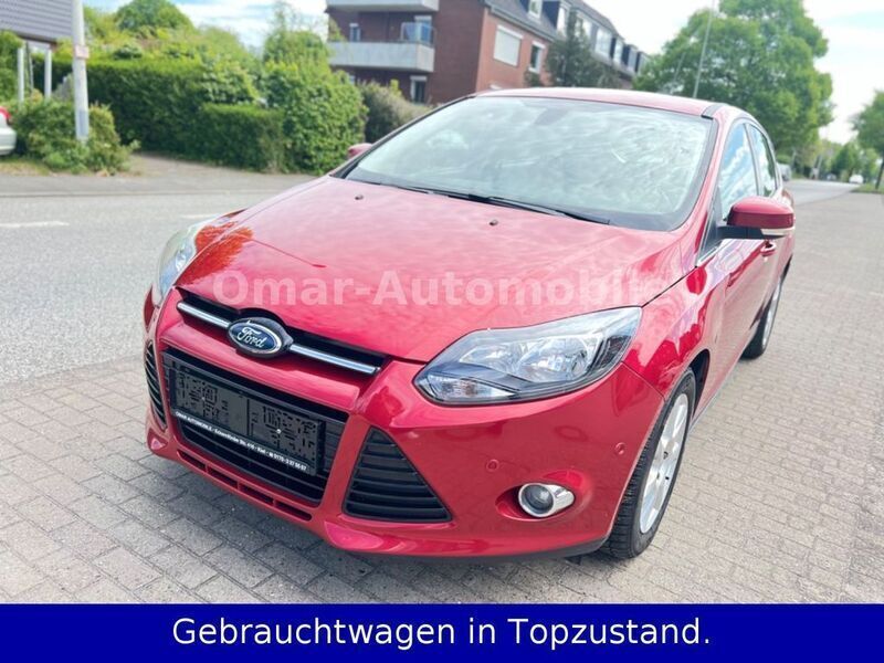 Rot Gebraucht 2011 Ford Focus Titanium Limousine | 3.999 € (Guter Preis) - Bild 1/4