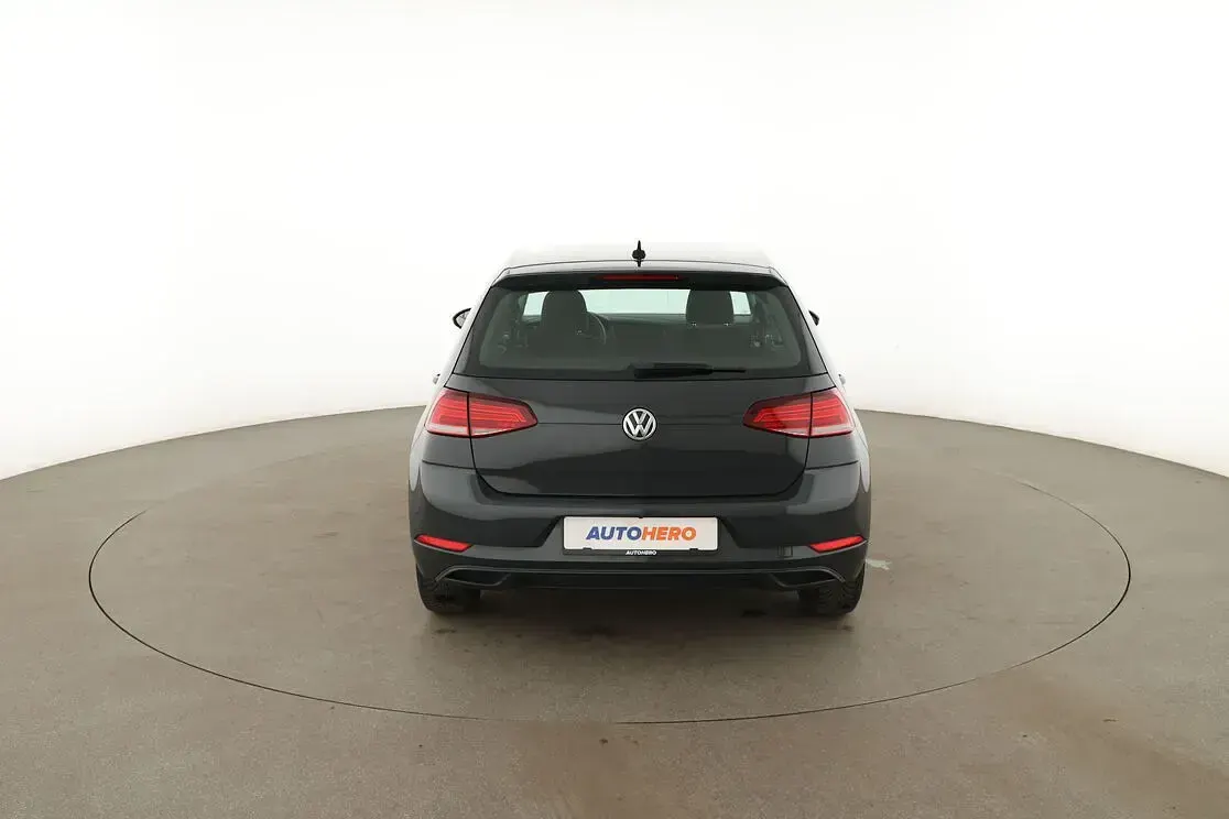 Gebraucht VW Golf VII Trendline 86 PS (63 kW) 2018 Grau Limousine