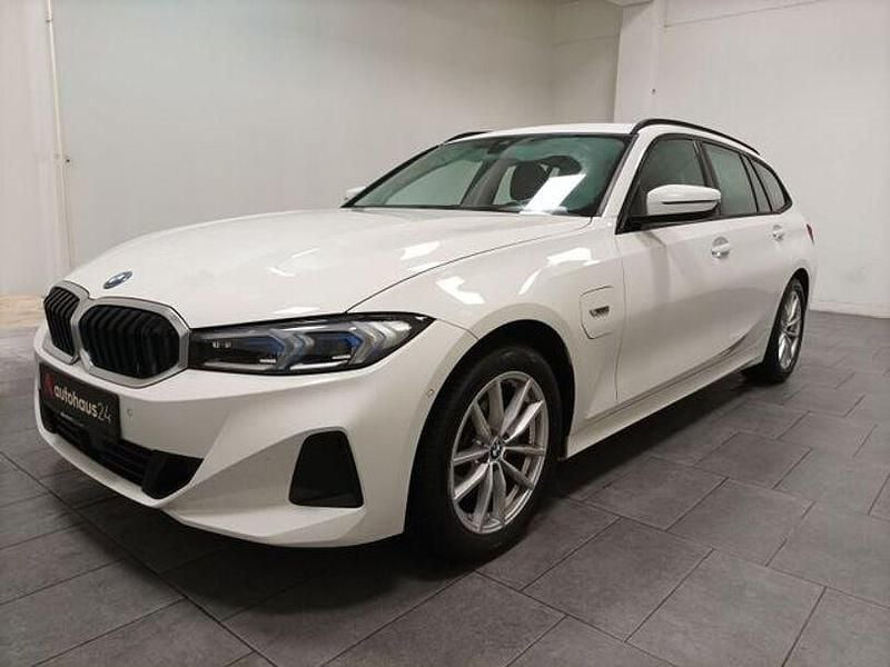 Gebraucht BMW 320e Shadowline 204 PS (150 kW) 2023 Weiß Kombi