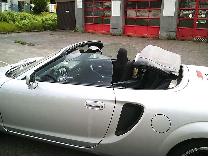 Gebraucht Toyota MR2 140 PS (102 kW) 2000 Silber Cabrio