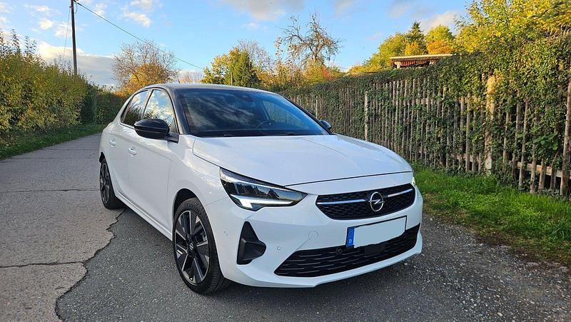 Gebraucht Opel Corsa-e 100 kW (136 PS) 2023 Brillant weiß Kleinwagen