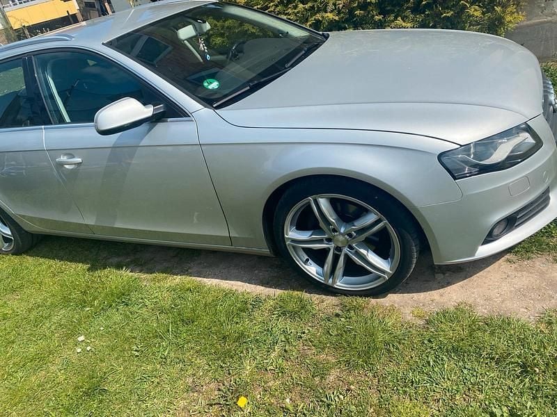 Silber Gebraucht 2011 Audi A4 Kombi | 5.500 € (Guter Preis) - Bild 1/4