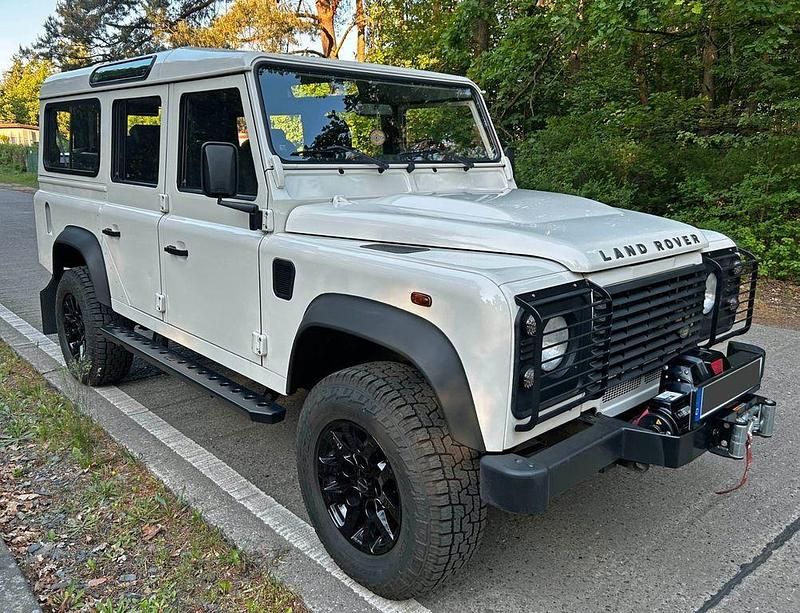 Weiß Gebraucht 2008 Land Rover Defender Kombi | 42.500 € (Fairer Preis) - Bild 1/4