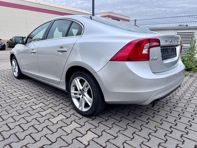 Gebraucht Volvo S60 Summum 152 PS (111 kW) 2015 Silber Limousine