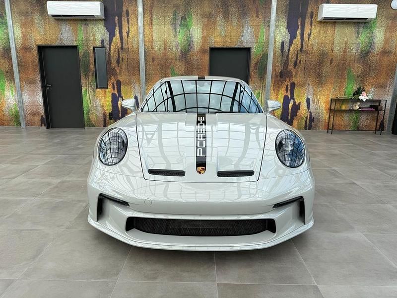 Grau Gebraucht 2023 Porsche 992 | 219.890 € - Bild 1/4