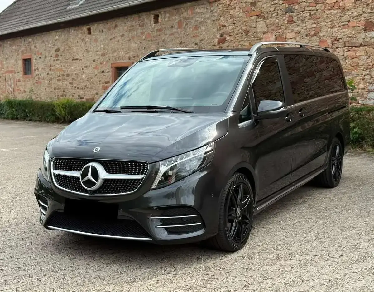 Gebraucht Mercedes V300 AMG line 237 PS (174 kW) 2023 Grau Van / Kleinbus