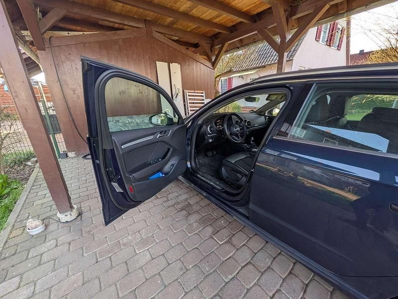 Gebraucht Audi A3 e-tron Design 150 PS (110 kW) 2020 Blau Kleinwagen