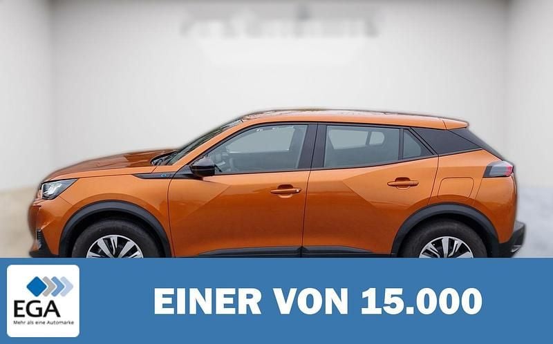 Orange metallic Gebraucht 2023 Peugeot e-2008 Active SUV | 18.830 € (Guter Preis) - Bild 1/4