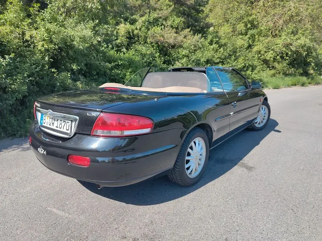 Usado Chrysler Sebring Cabriolet 141 CV (103 kW) 2003 Negro Descapotable