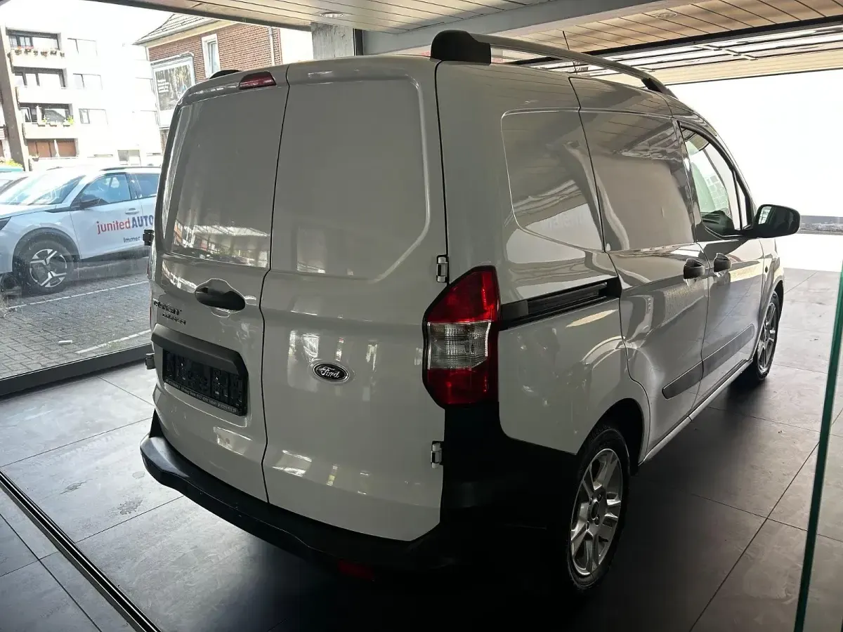 Gebraucht Ford Transit 98 PS (72 kW) 2020 Weiß Van