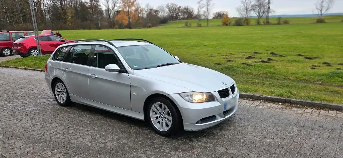 Gebraucht BMW 320 143 PS (105 kW) 2008 Schwarz Kombi