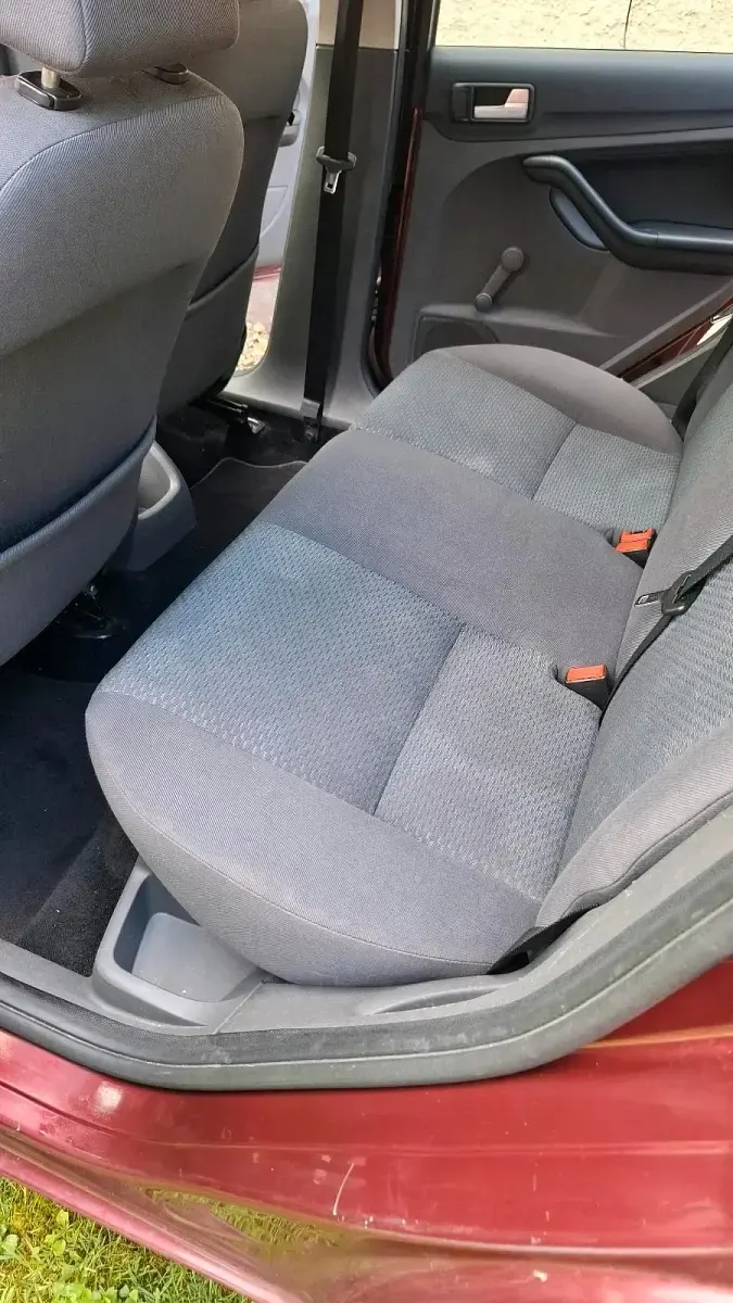 Second-hand Ford Focus 115 CP (84 kW) 2006 Roșu Hatchback