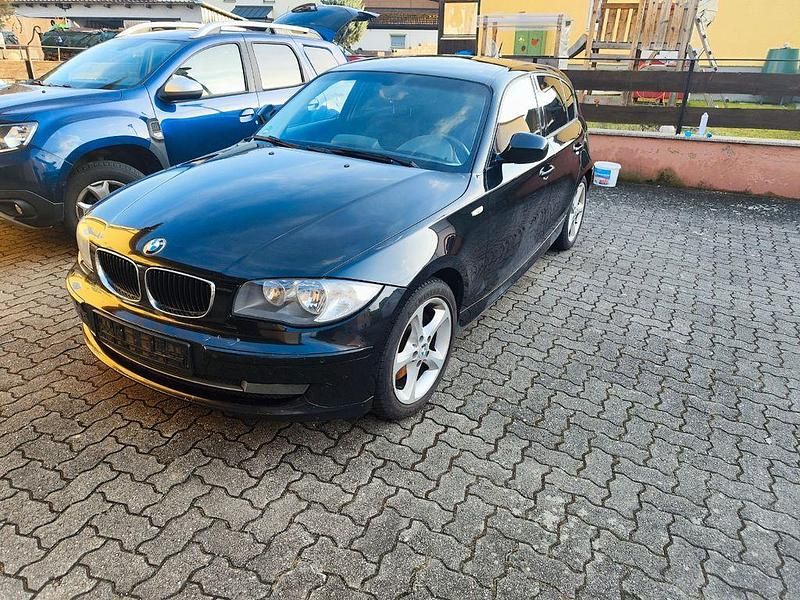 Gebraucht BMW 123 Sport Line 204 PS (150 kW) 2010 Schwarz Kleinwagen