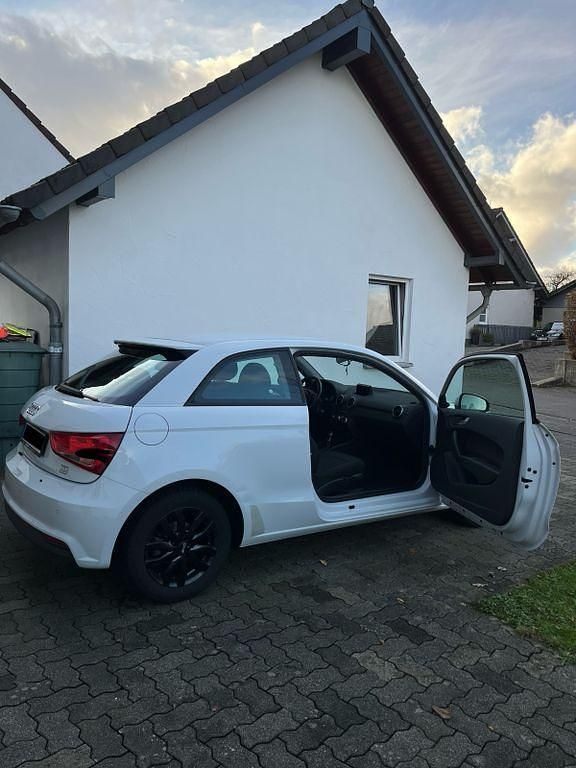 Gebraucht Audi A1 Ambiente 90 PS (66 kW) 2016 Weiß Kleinwagen
