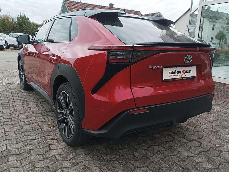 Neu Toyota bZ4X Lounge 150 kW (204 PS) 2025 Karminarot/ dach schwarz SUV