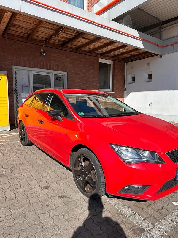 Rot Gebraucht 2015 Seat Leon ST Kombi | 7.300 € (Superpreis) - Bild 1/4