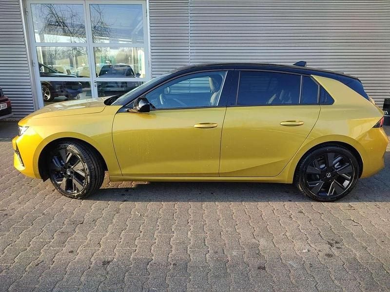 Neu Opel Astra 114 kW (156 PS) 2026 Lackierung amber yellow/typ au Limousine