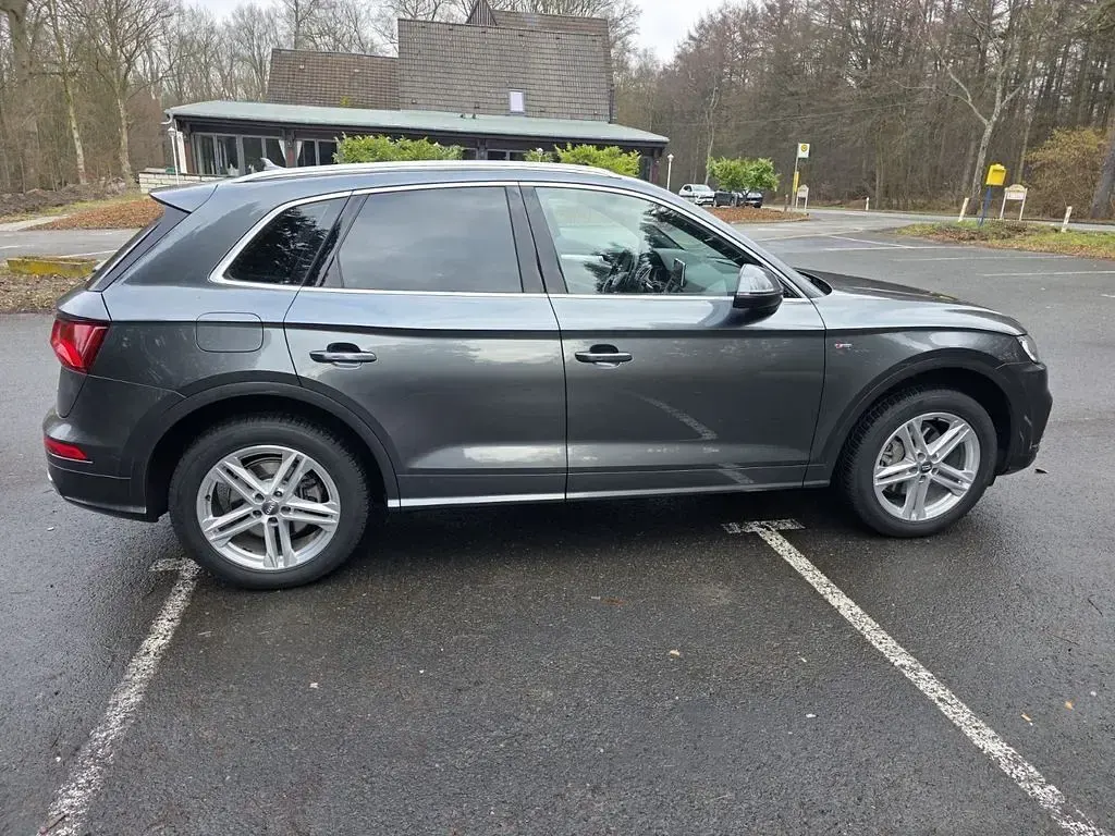 Używany Audi Q5 S-Line 252 KM (185 kW) 2018 Szary SUV