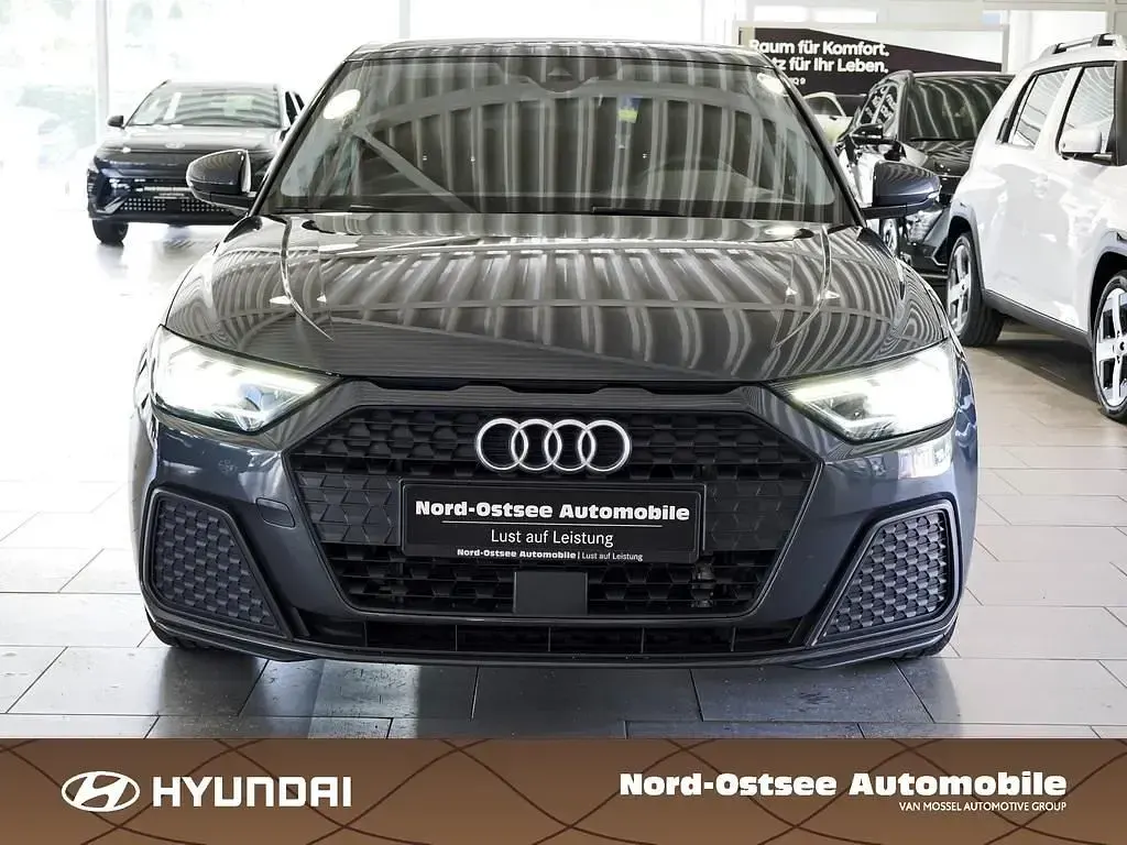 Gebraucht Audi A1 Sportback Basis 95 PS (69 kW) 2022 Manhattangrau metallic Kleinwagen