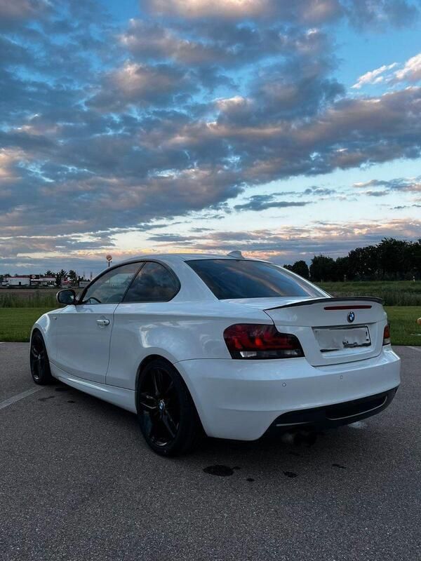 Weiß Gebraucht 2012 BMW 135 Coupé M Performance Coupé | 19.999 € - Bild 1/4