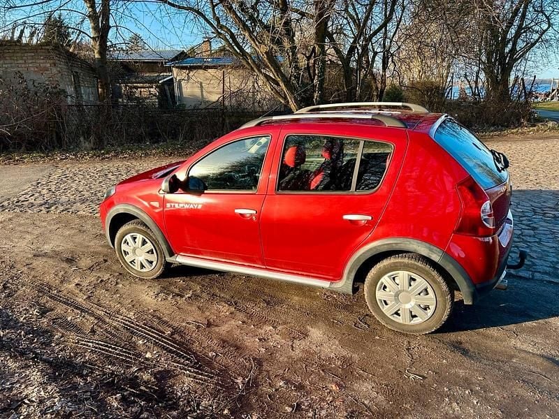 Gebraucht Dacia Sandero Stepway 105 PS (77 kW) 2012 Rot Kleinwagen