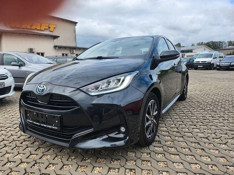 Schwarz Gebraucht 2020 Toyota Yaris Hybrid Club Limousine | 16.250 € (Fairer Preis) - Bild 1/4