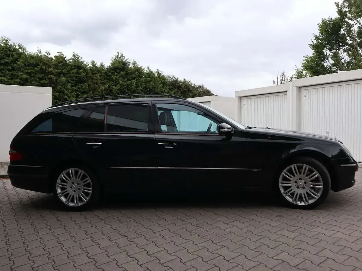 Gebraucht Mercedes E500 387 PS (284 kW) 2006 Obsidianschwarz  metalliclack Kombi