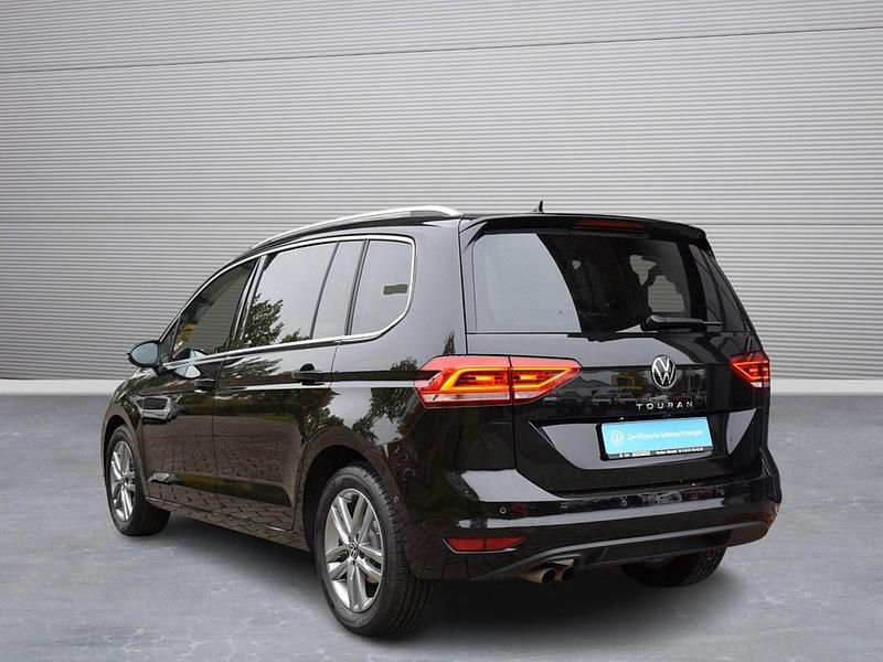 Gebraucht VW Touran Highline 150 PS (110 kW) 2025 Schwarz Van / Kleinbus