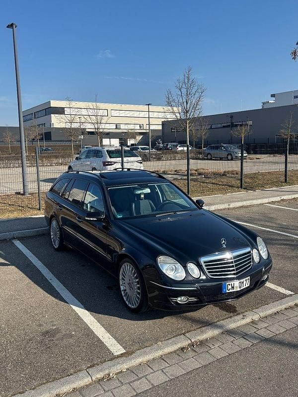 Schwarz Gebraucht 2007 Mercedes E220 Avantgarde Kombi | 4.000 € (Guter Preis) - Bild 1/4