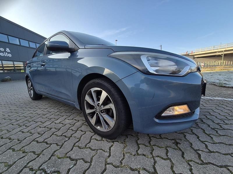 Gebraucht Hyundai i20 86 PS (63 kW) 2015 Andere farben Kleinwagen