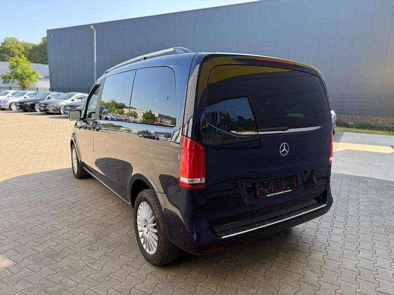 Gebraucht Mercedes V220 Edition 163 PS (119 kW) 2015 Cavansitblau metallic Van / Kleinbus