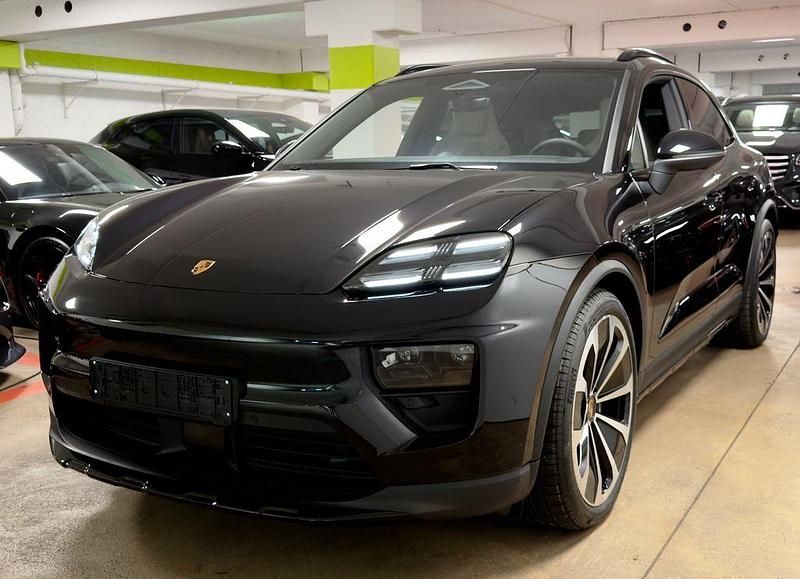 Neu Porsche Macan 300 kW (408 PS) 2025 Tiefschwarz metallic SUV