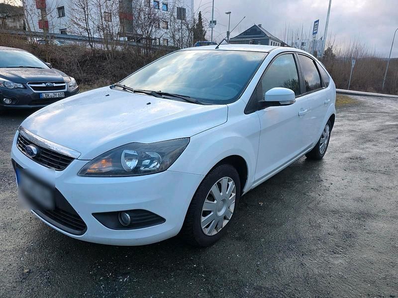 Gebraucht Ford Focus 125 PS (91 kW) 2010 Weiß Limousine