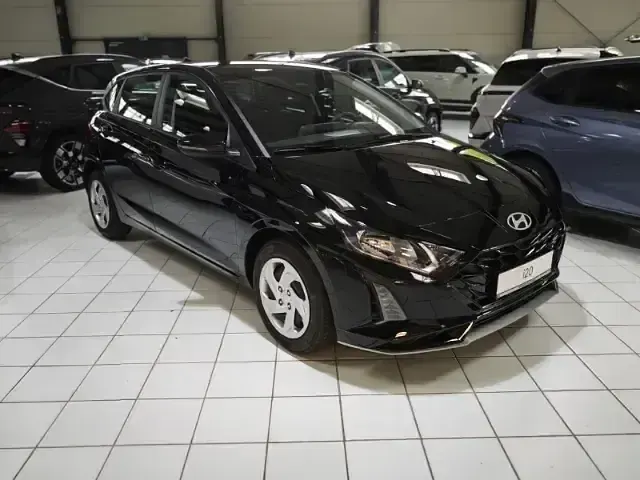 Neu Hyundai i20 Select 101 PS (74 kW) 2025 Schwarz Limousine