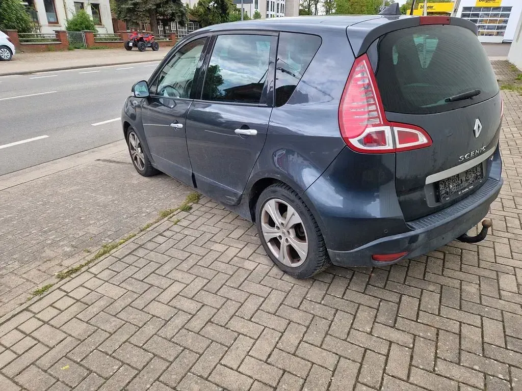 Gebraucht Renault Scénic III Dynamique 131 PS (96 kW) 2011 Grau Van / Kleinbus