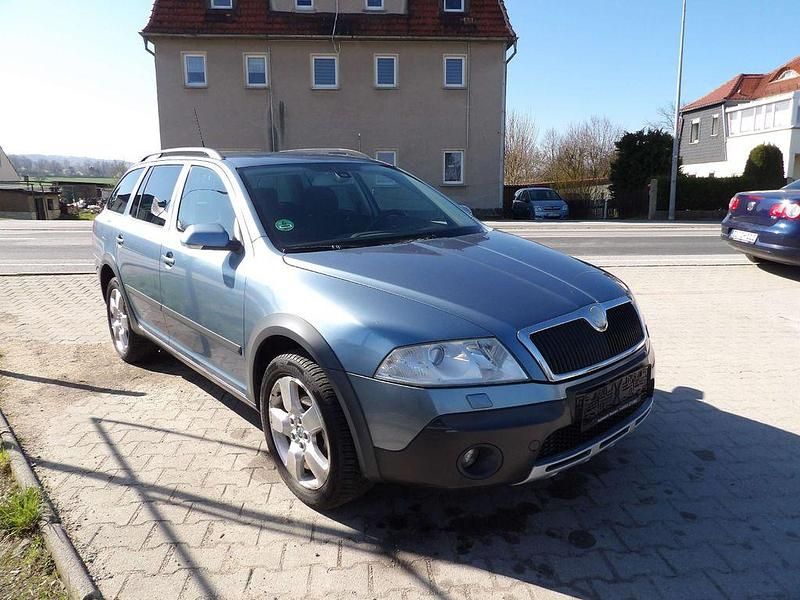 Gebraucht Skoda Octavia Scout Scout 4x4 150 PS (110 kW) 2008 Satin grau mettalic Kombi