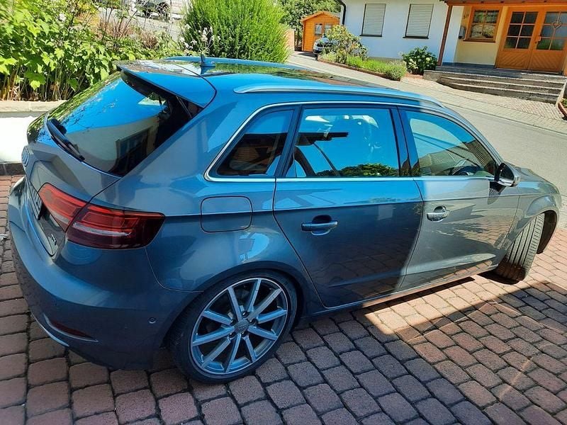 Gebraucht Audi A3 Design 150 PS (110 kW) 2018 Grau Limousine