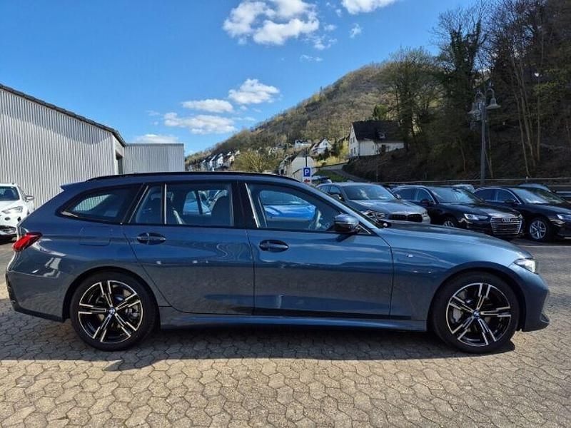 Gebraucht BMW 330 M Sport 245 PS (180 kW) 2025 Blau Kombi