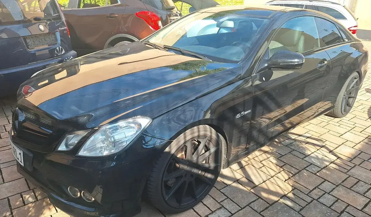 Gebraucht Mercedes E500 AMG 387 PS (284 kW) 2010 Schwarz Coupé