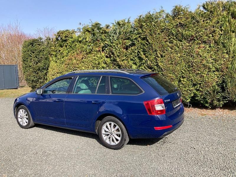 Gebraucht Skoda Octavia 150 PS (110 kW) 2015 Blau Kleinwagen