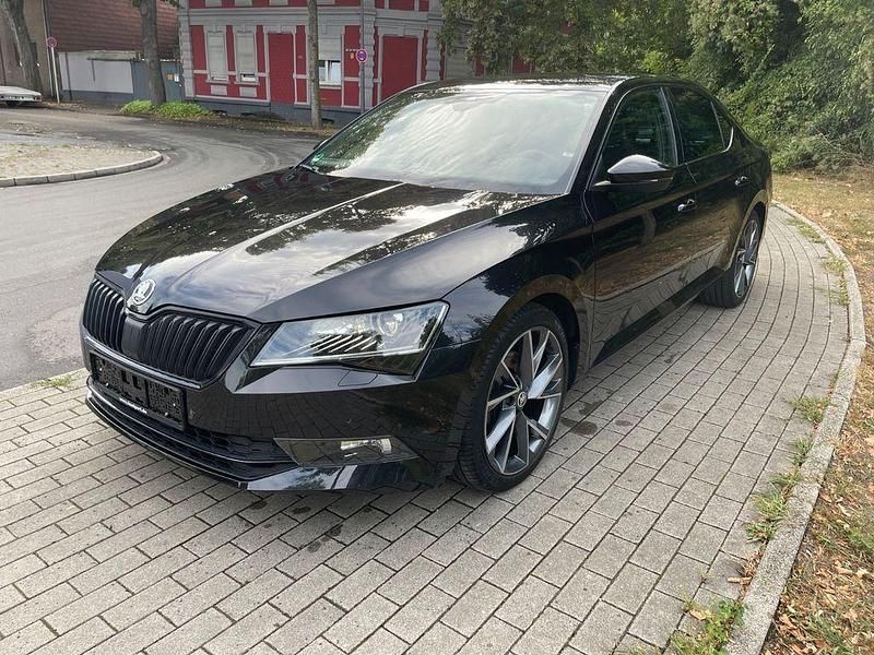 Schwarz Gebraucht 2017 Skoda Superb SportLine Limousine | 16.999 € (Superpreis) - Bild 1/4
