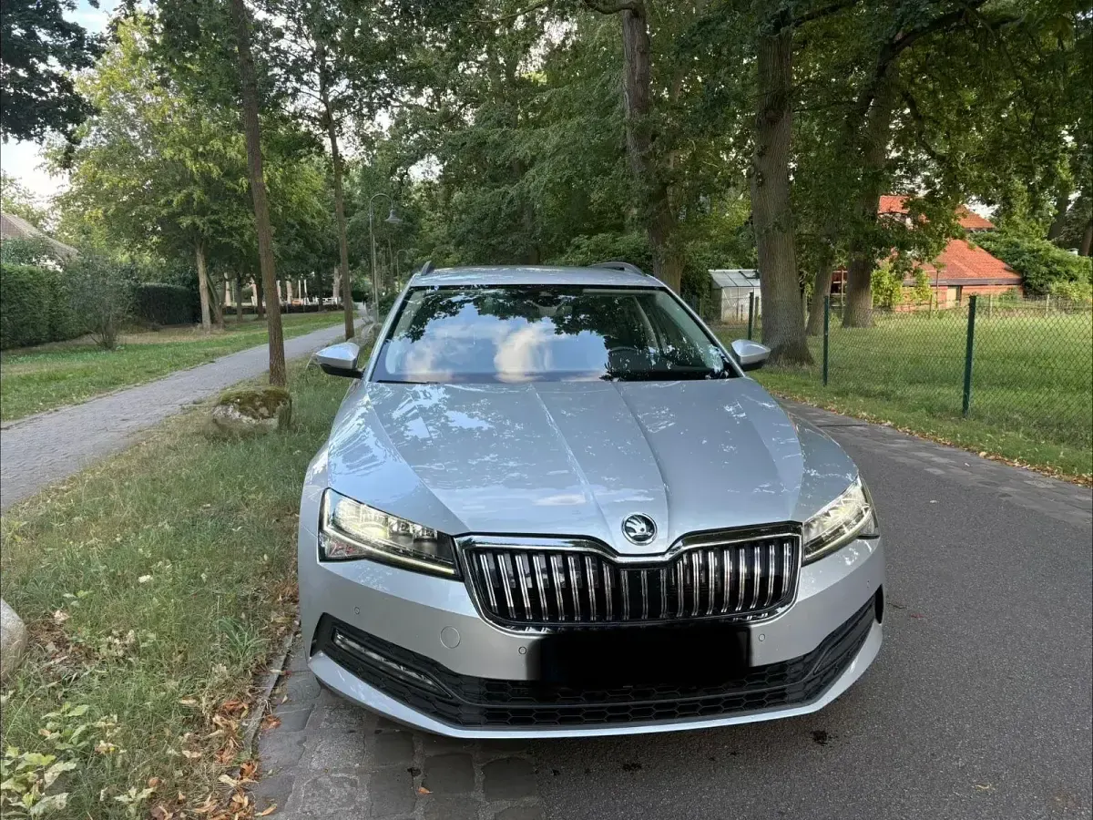 Gebraucht Skoda Superb 150 PS (110 kW) 2022 Silber Kombi
