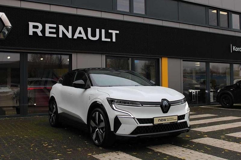 Arktisweiß + dach schwarz Gebraucht 2023 Renault Mégane Techno Limousine | 30.990 € (Fairer Preis) - Bild 1/4