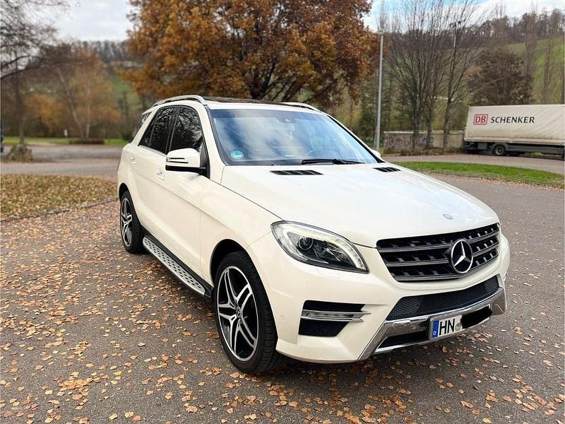 Weiß Gebraucht 2012 Mercedes ML350 SUV | 18.500 € (Etwas zu teuer) - Bild 1/4