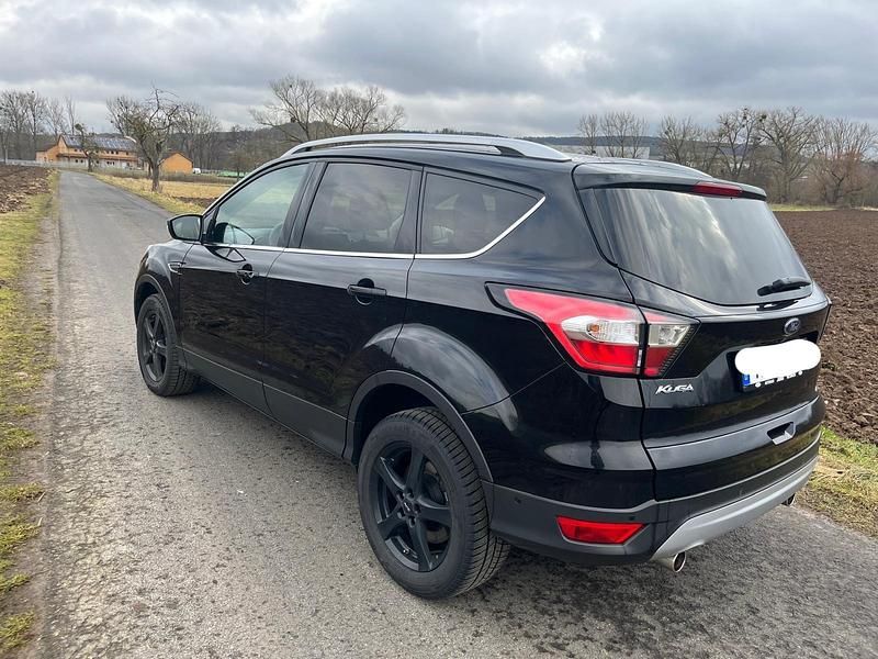 Gebraucht Ford Kuga 150 PS (110 kW) 2019 Schwarz SUV