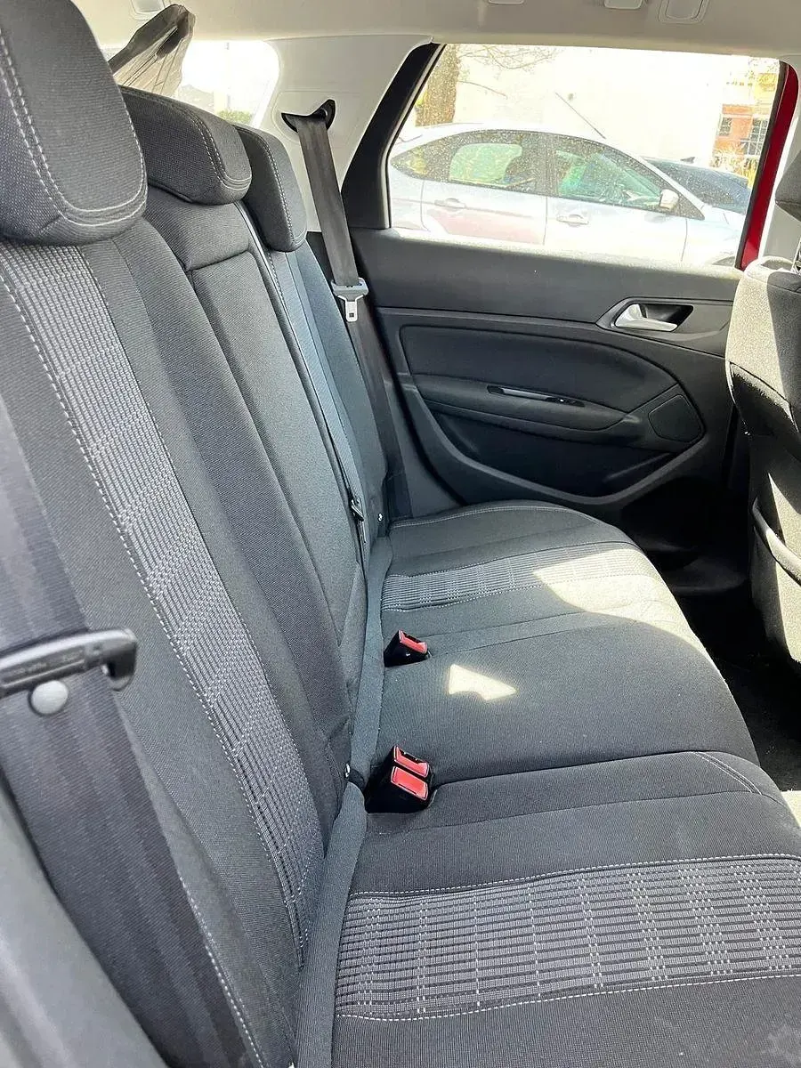 Gebraucht Peugeot 308 Allure 131 PS (96 kW) 2019 Rot Kombi