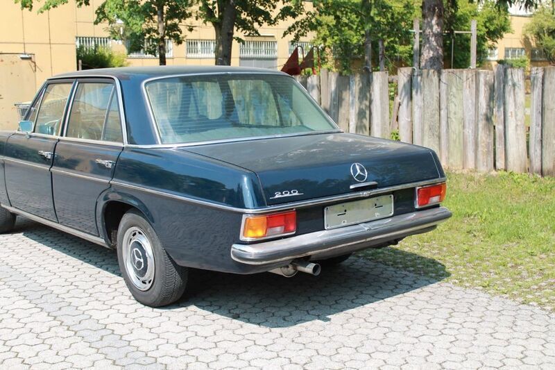 Gebraucht Mercedes 200/8 95 PS (69 kW) 1972 Blau Limousine